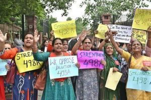 WOMEN PROTEST OUTSIDE SUPREME COURT AGAINST DILUTION OF SECTION 498A